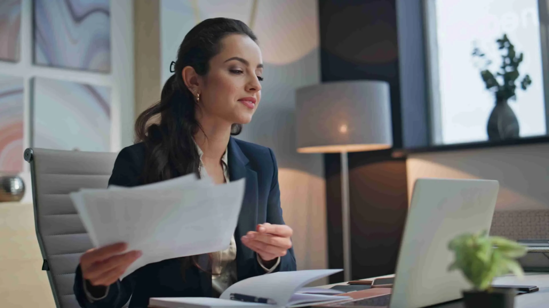 woman studying the 18.6 year property cycle before investing in property